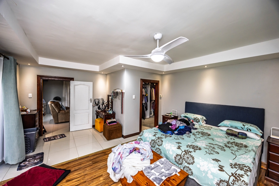 To Let 5 Bedroom Property for Rent in Cove Rock Eastern Cape